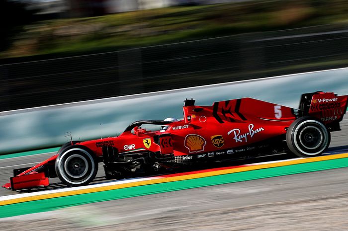 Sebastian Vettel saat membela tim Scuderia Ferrari
