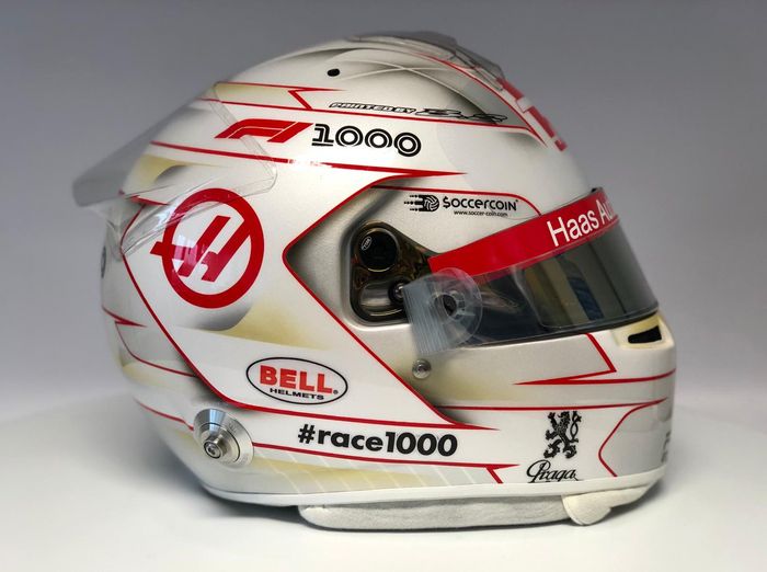 Livery helm Romain Grosjean di GP F1 China 2019 untuk memperingati balapan F1 ke-1000