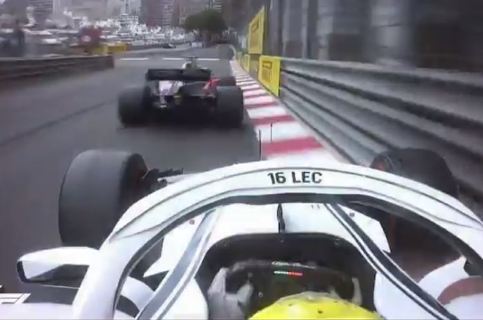 Charles Leclerc (Sauber) tabrak Brendon Hartley (Toro Rosso) di GP F1 Monako (27/5/2018).