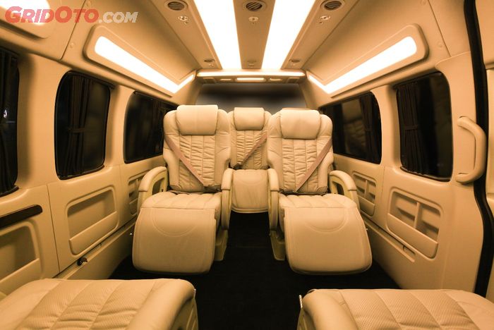 Modifikasi kabin Toyota Hiace di Baze tipe Q