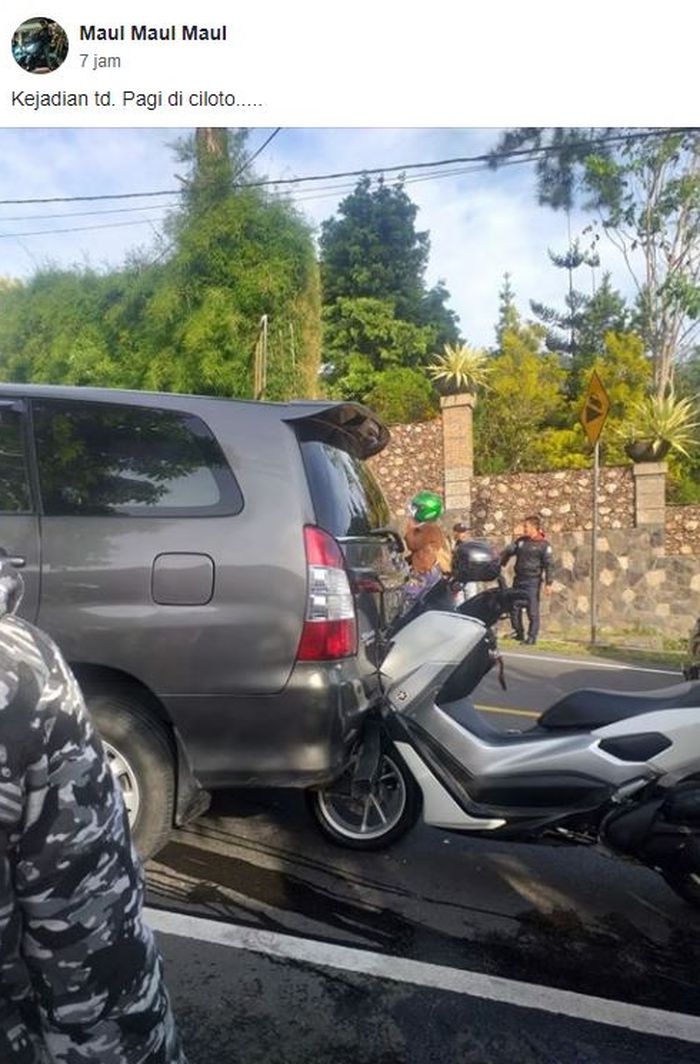 Postingan Toyota Kijang Innova disundul Yamaha NMAX di kawasan Ciloto, Kabupaten Bogor, Jawa Barat