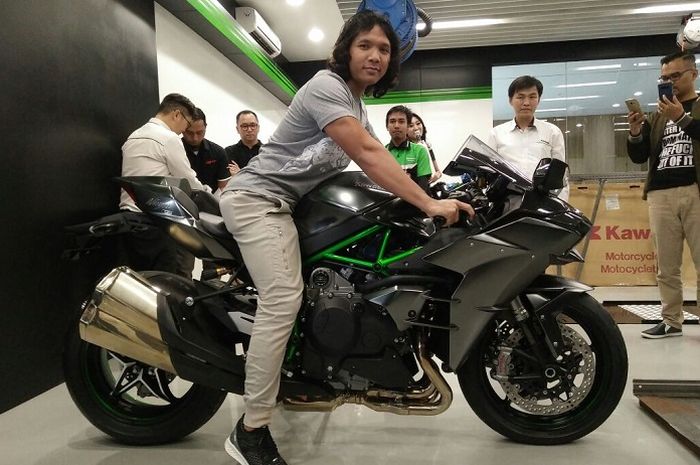 Amin Andrianto. Pemilik Kawasaki Ninja H2 Carbon Satu-satunya di Indonesia