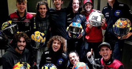 Murid Valentino Rossi Gunakan Helm Livery Khusus, Ada Merek Indonesia Juga Nih
