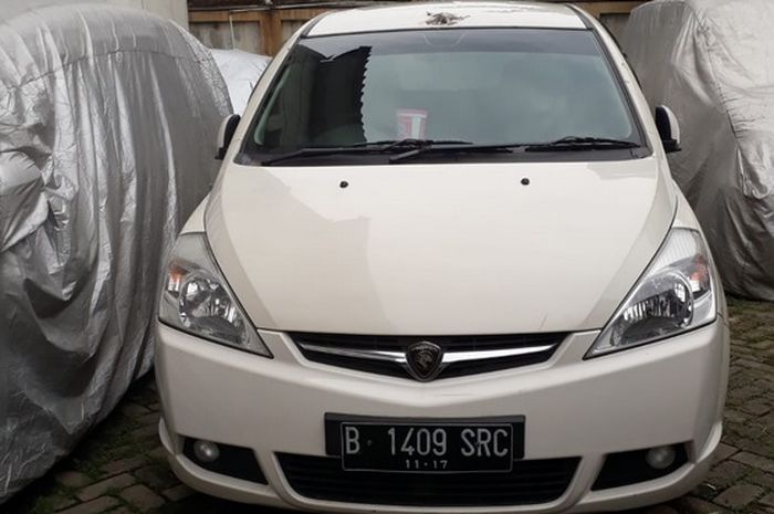 KPK melelang sebuah Proton Exora