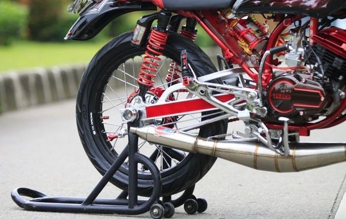 Kaki-kaki kekar dengan ukuran besar