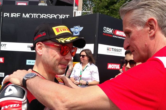 Alvaro Bautista (kiri) dan bos Ducati, Paolo Ciabatti (kanan)