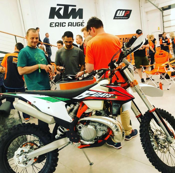 Jurnalis motorsport dari berbagai negara jadi saksi pertama diperkenalkannya KTM EXC 2020 di Spanyol