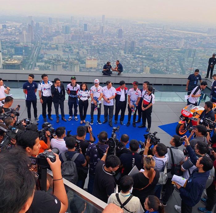 Jelang MotoGP Thailand, Honda mengadakan acara di  MahaNakhon, gedung tertinggi di Thailand