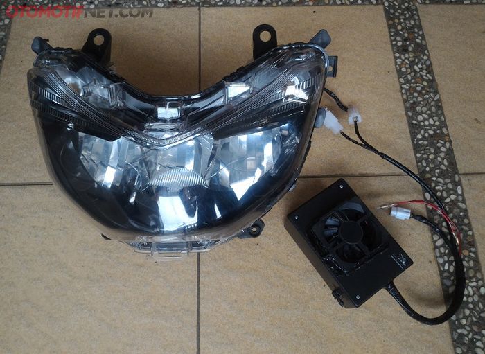 Pasang Lampu Toyota Fortuner VRZ di Yamaha NMAX (Gbr.2)