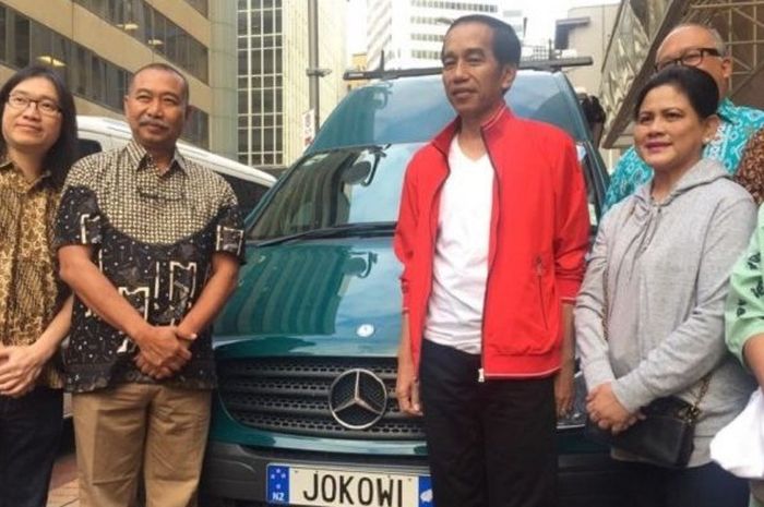 Pelat nomor bertuliskan Jokowi