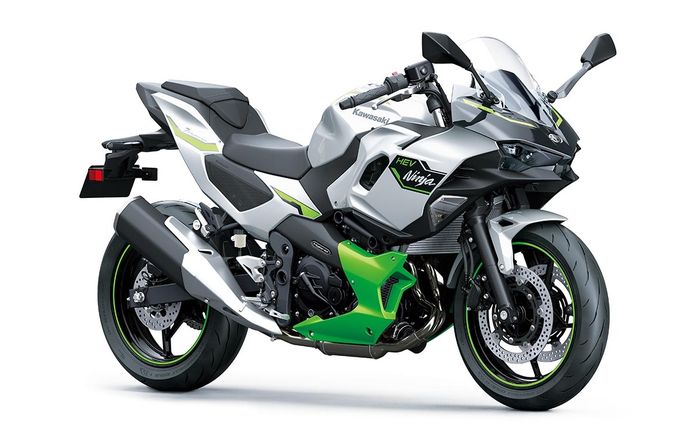 Desainnya kekar, sekilas ada kemiripan dengan ZX-25R