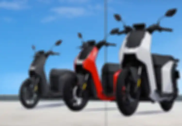 Motor Listrik Charged Baycat Ngecas Baterai Full Cuma Hitungan Menit, Jarak Tempuh Sejauh Ini