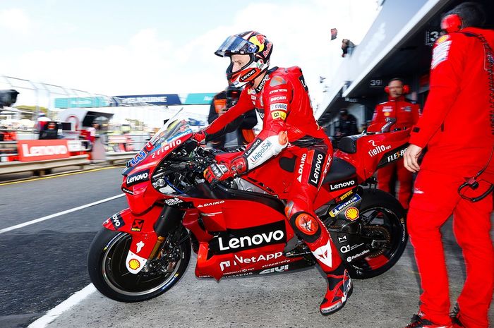Jack Miller untuk pertama kalinya beraksi di sirkuit Phillip Island menggunakan seragam tim pabrikan Ducati pada MotoGP Australia 2022