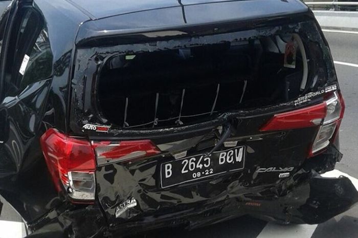 Buritan Calya ringsek setelah alami kecelakaan 