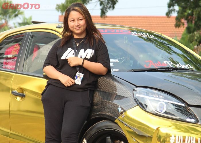 Titik dengan Brio kesayangannya