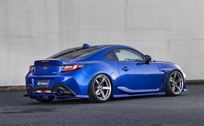 Modifikasi Subaru BRZ baru dengan kaki-kaki kandas garapan Kuhl Racing