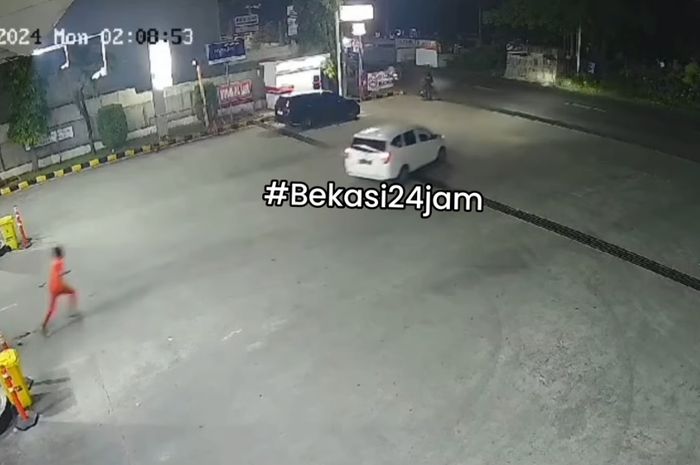 Pengendara mobil ini kabur setelah mengisi BBM di SPBU Bekasi