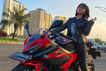 Gamer Cantik Sarah Viloid Ternyata Doyan Motoran Lo, Punya Tipe ...