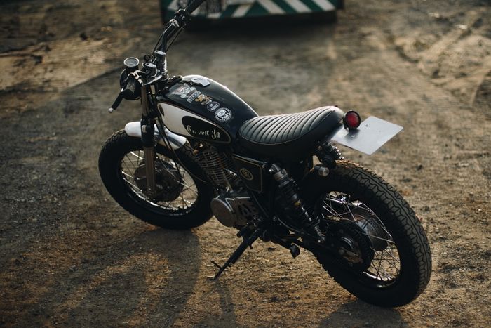 Tampang Yamaha SR400 ini makin gagah dan menarik
