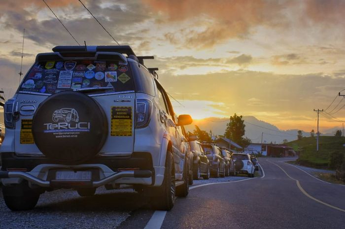 Foto mobil member TeRuCi saat touring