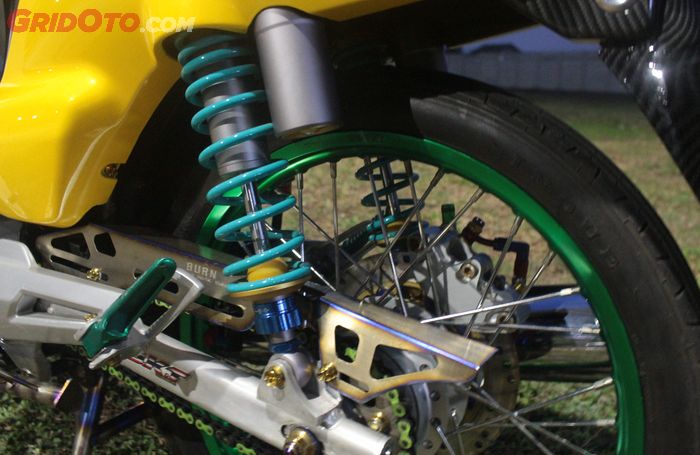 Kaki-kaki Honda Kirana kece dengan sokbreker Nitron, gear set SSS hijau dan part Titanium 