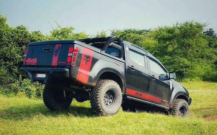 Tampilan belakang Isuzu D-Max bergaya ALTO