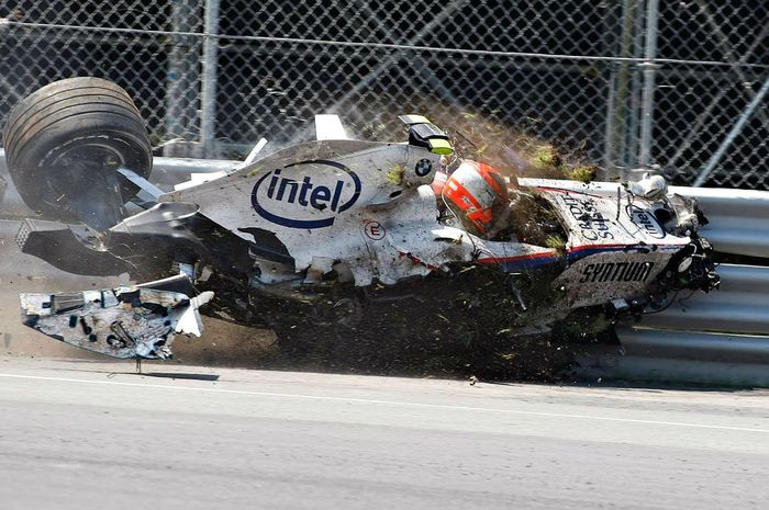 Robert Kubica kecelakaan dalam kecepatan tinggi di GP F1 Kanada 2007