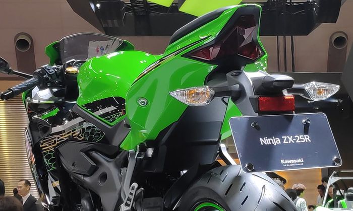 Buritan Kawasaki ZX-25R atau Ninja 25-R 4 silinder