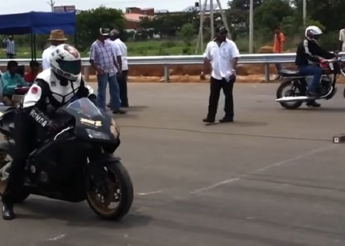 Yamaha Rx King Adu Drag Dengan Honda Cbr1000rr Tebak Pemenangnya Gridoto Com