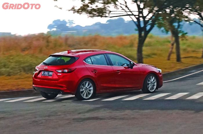 Fitur keselamatan Mazda3 terhitung lengkap