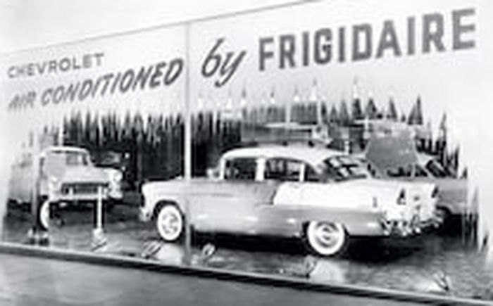 Di awal kemunculannya, AC dianggap salah satu fitur mewah dan sering dipromosikan pabrikan mobil.