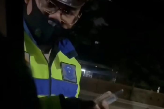 Viral nyetir di Jakarta harus pakai SIM Jakarta