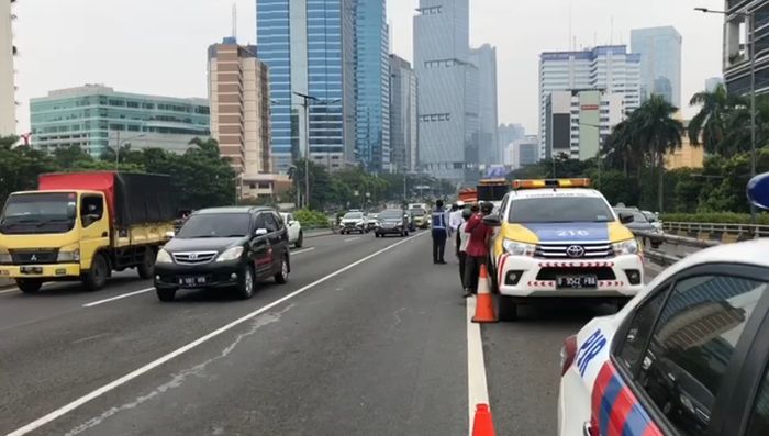 Evakuasi kecelakaan beruntun