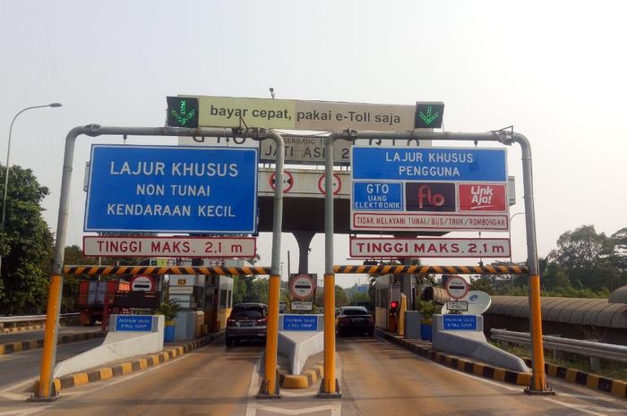 Gerbang tol SLFF (Single Lane Free Flow) berbasis RFID (Radio Frequency Identification Device)