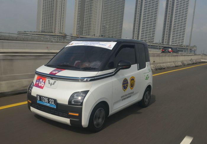 Wuling Air EV ikut touring kendaraan listrik Jakarta-Bali 2022