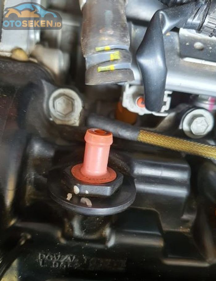 PCV valve  (part warna merah muda) Suzuki Ertiga Dreza.