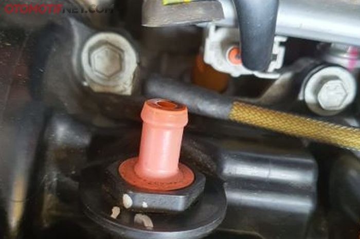 PCV valve  Suzuki New Ertiga (part warna merah muda)