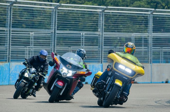 Polisi Militer Kodam Jayakarta sukses mengadakan latihan motoris dan safety riding bersama klub Motor Besar Indonesia (MBI) DKI Jakarta.