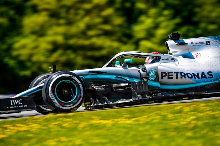 Lewis Hamilton satu dari enam pembalap yang menerima penalti di F1 Austria