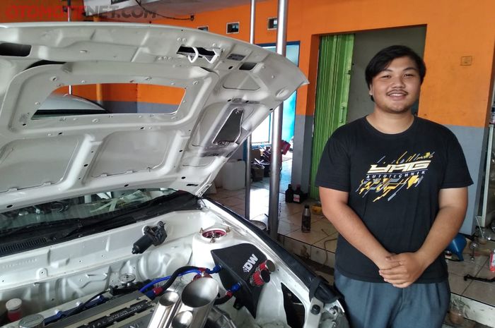 Yoas salah satu pemilik YAG Autotechnik baru lulus kuliah