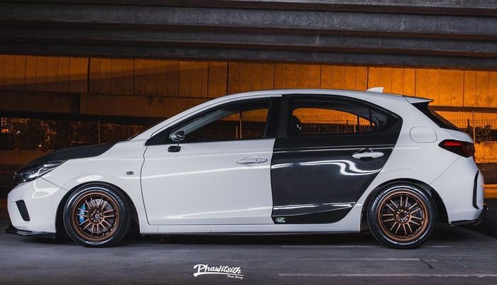 Modifikasi Honda City Hathback ditopang pelek Volk Racing RE30
