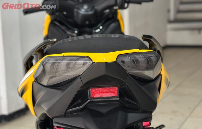 Stoplamp JPA Genesis untuk Yamaha XMAX old ini menggunakan mika berbahan polikarbonat 