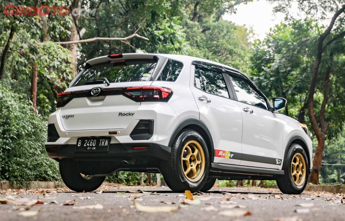 Modifikasi Daihatsu Rocky bermesin turbo sampai sentuh kabin