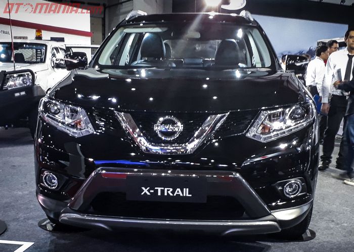 Ilustrasi Nissan X-Trail di sebuah pameran otomotif