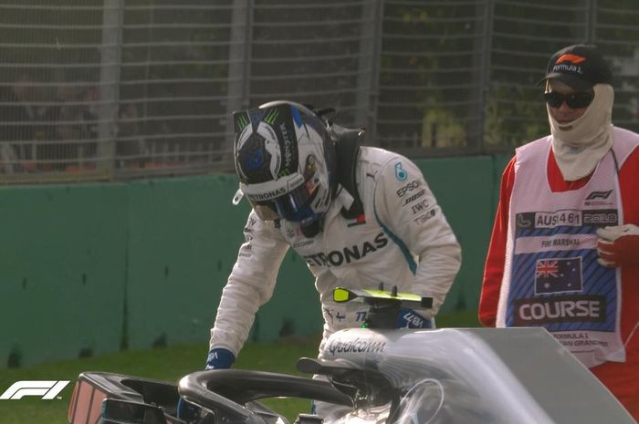 Valtteri Bottas setelah kecelakaan di Q3 F1 Australia