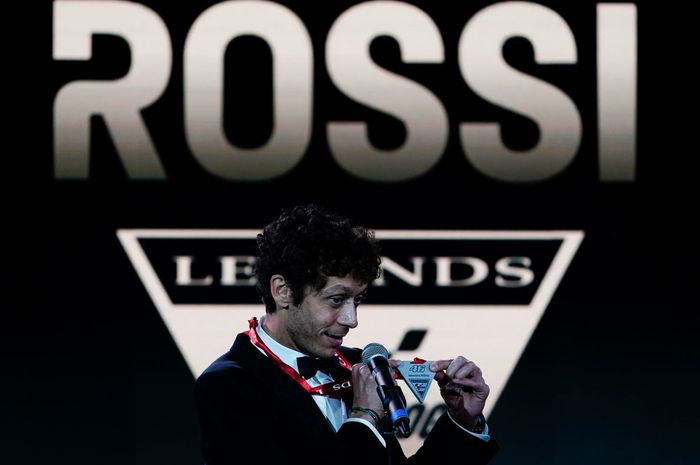 Telah resmi pensiun dari ajang balap motor paling bergengsi di dunia, Valentino Rossi dinobatkan sebagai Legenda MotoGP