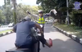 Video : Dijamin Ngakak!  Gaya Burung Bangau Ala Sandiaga Uno Juga Dipakai Polisi Ini