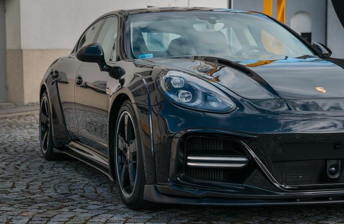 Tampang Porsche Panamera garapan SR66 Design