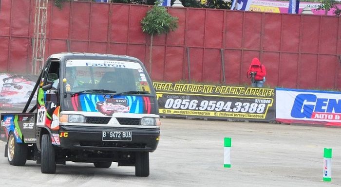 Pikap ini tidak jago angkut sayur, tapi jagoan menghadapi kun