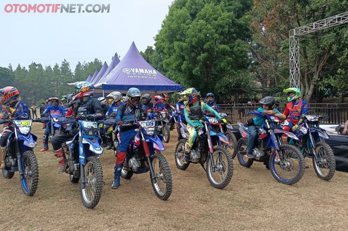 Peserta Yamaha Enduro Challenge 2023 saat akan melakukan pengenalan track Secaba Rindam III Siliwangi, Sindanglaya Kabupaten Bandung